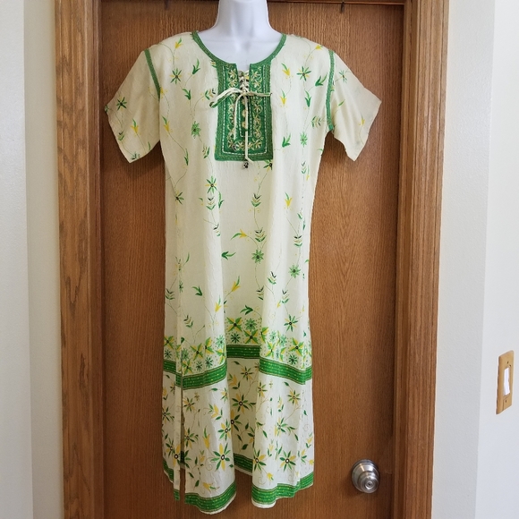 Vintage Tops - Vintage Boho Embroidered Floral Tunic Shirt L